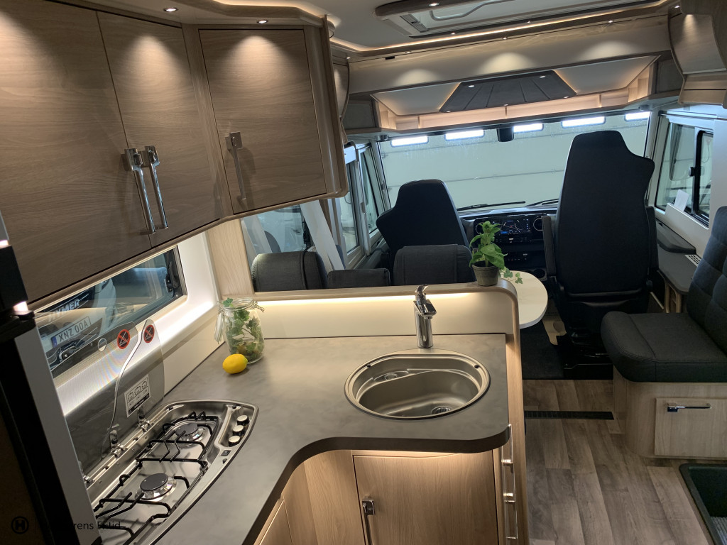 KABE Travel Master Crown 810 Tandem LQB | Mercedes | Automat |_24