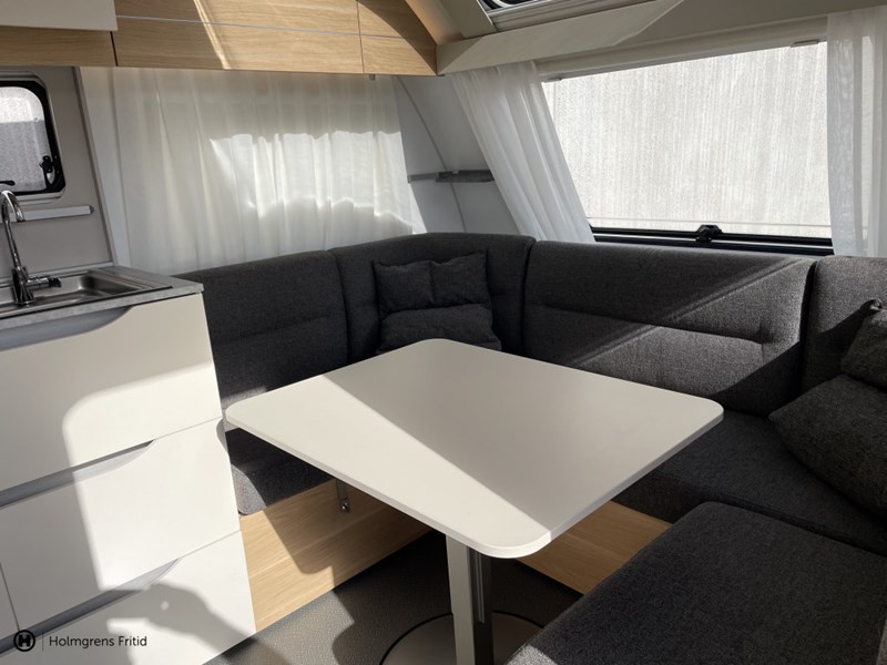 Adria ADORA 572 UT Förmedlingsobjekt, Förtält_5