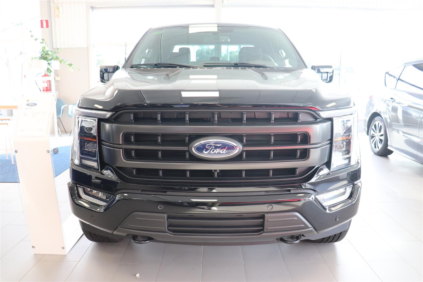 F-150 Supercrew  Black Edition V8 Låg Skatt_1