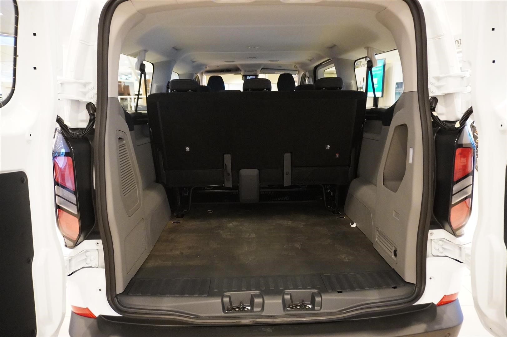 Kombi Minibuss Trend 320l LWB 2.0l 170hk 8AT FWD Diesel_5