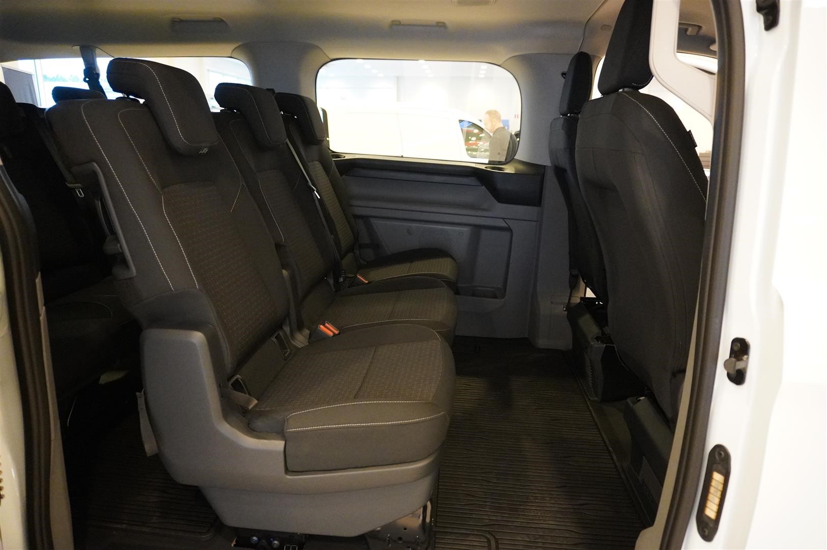 Kombi Minibuss Trend 320l LWB 2.0l 170hk 8AT FWD Diesel_6