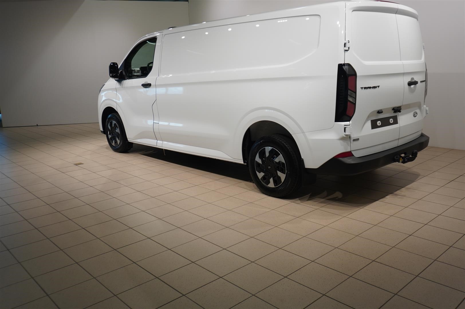 Skåp Trend 320l LWB 2.5l PHEV 227hk CVT AT FWD Bensin_2