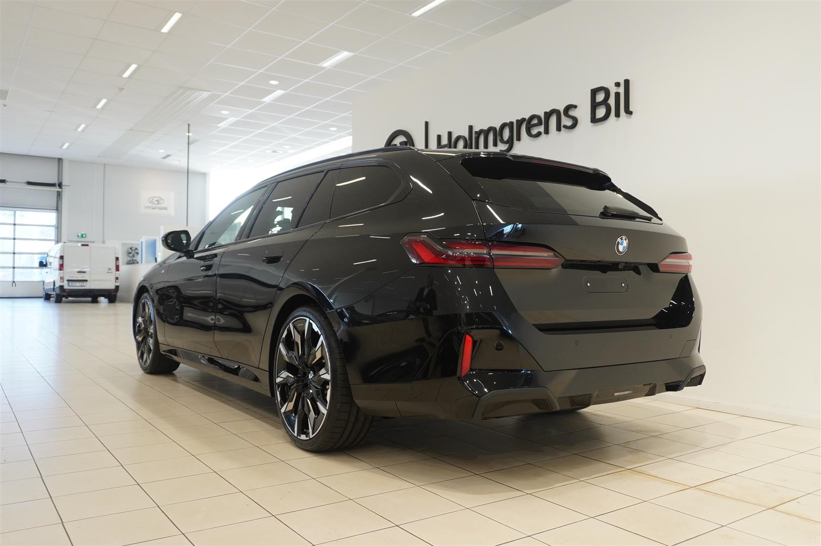 Touring M Sport Pro Business Launch Ed Drag DA+_1