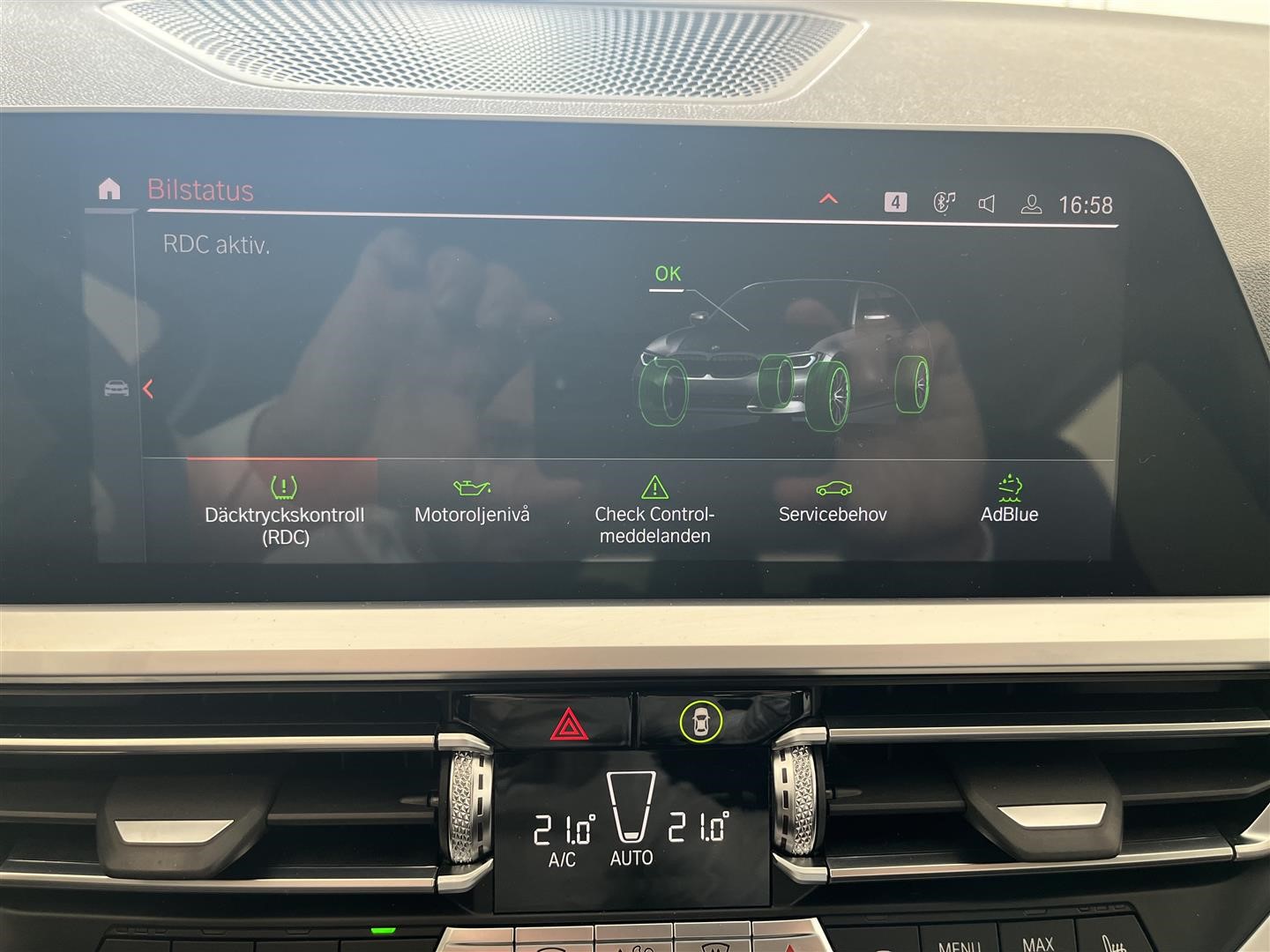 BMW 320d xDrive Touring Sportline Navi Värmare Drag_18