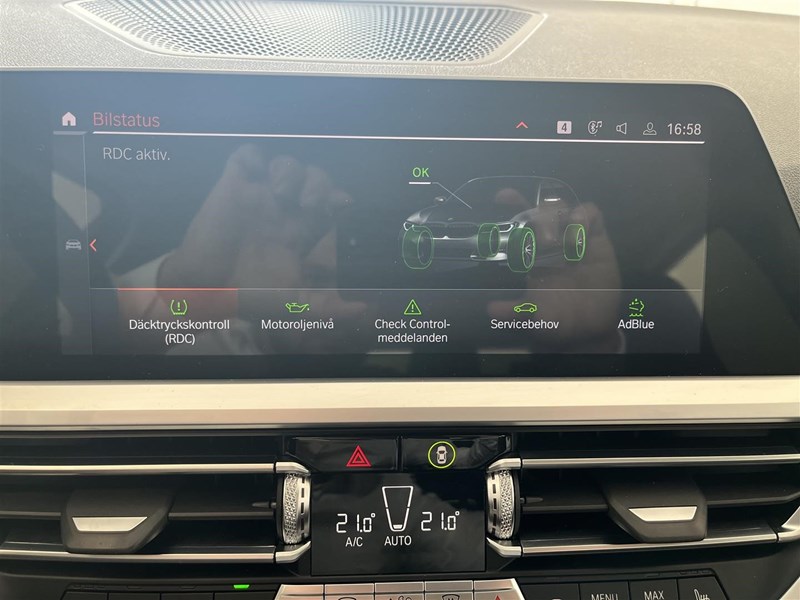 BMW 320d xDrive Touring Sportline Navi Värmare Drag_18