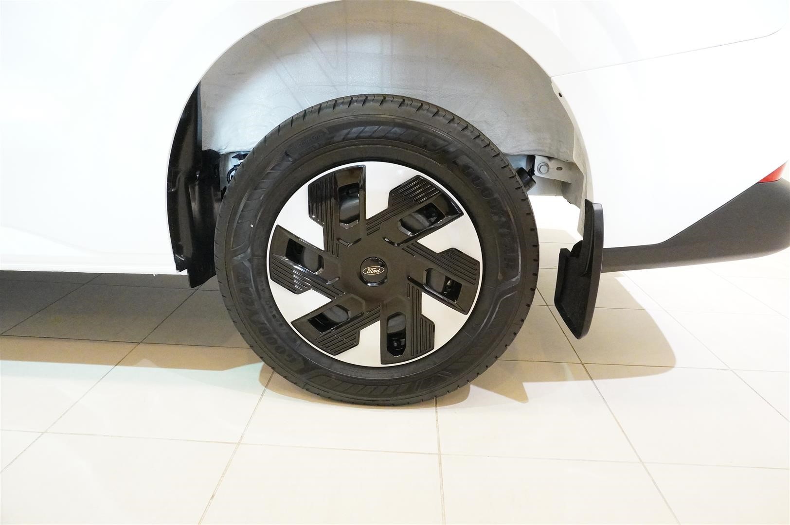 Skåp Trend 320l LWB 2.5l PHEV 227hk CVT AT FWD Bensin_3