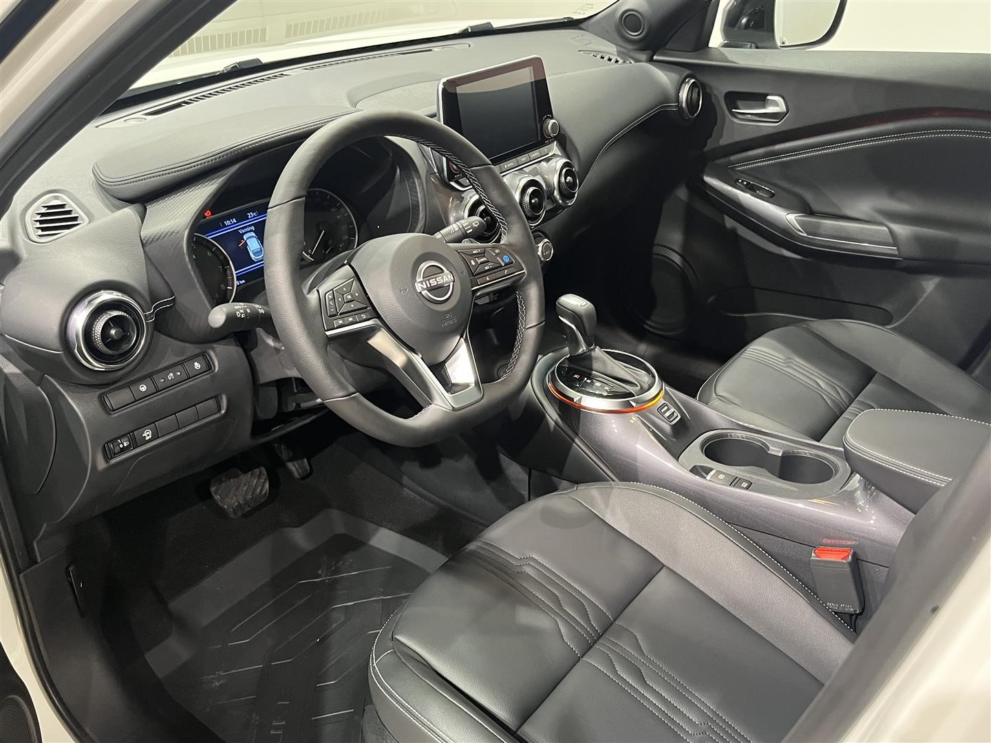 Nissan Juke DIG-T 114 hk DCT Tekna Navi 2-Tone My23 Hsw_3