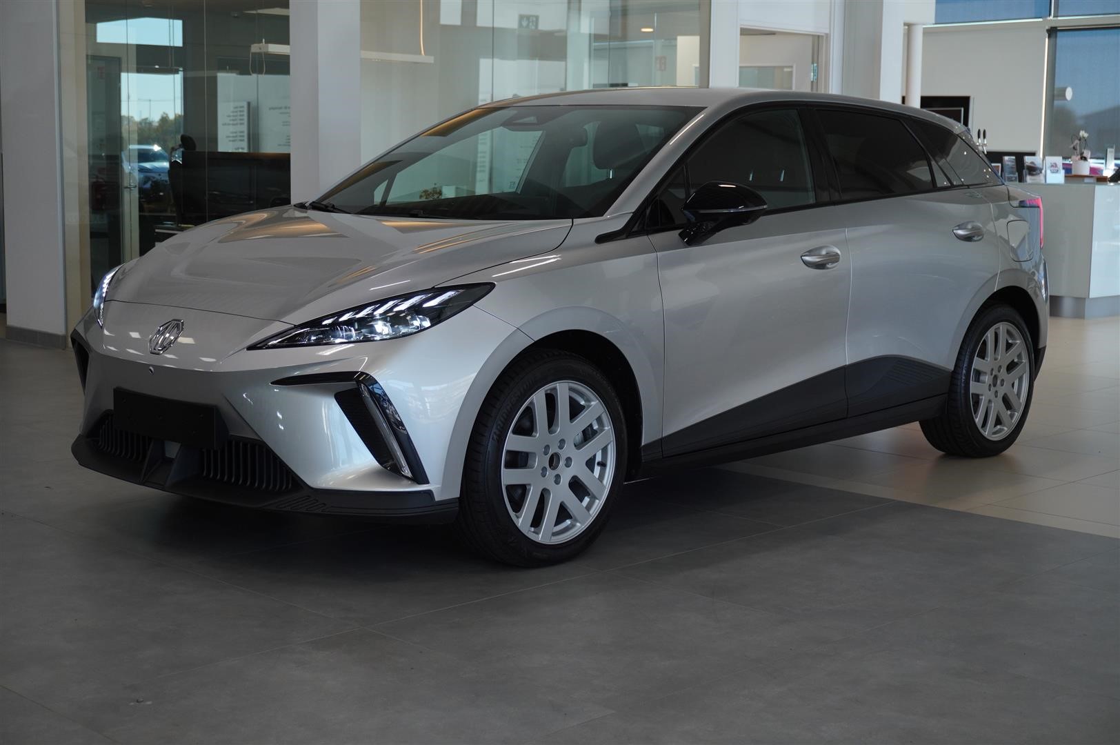 4  Long Range 64 kWh 204hk