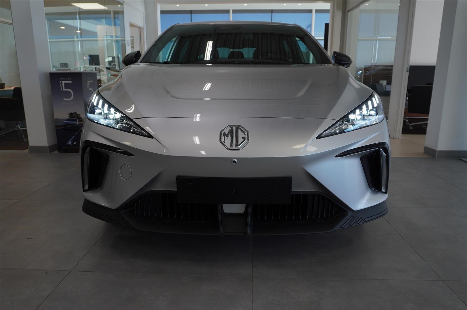 4  Long Range 64 kWh 204hk_3