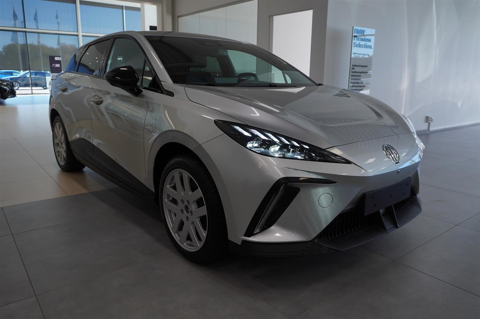 4  Long Range 64 kWh 204hk_4