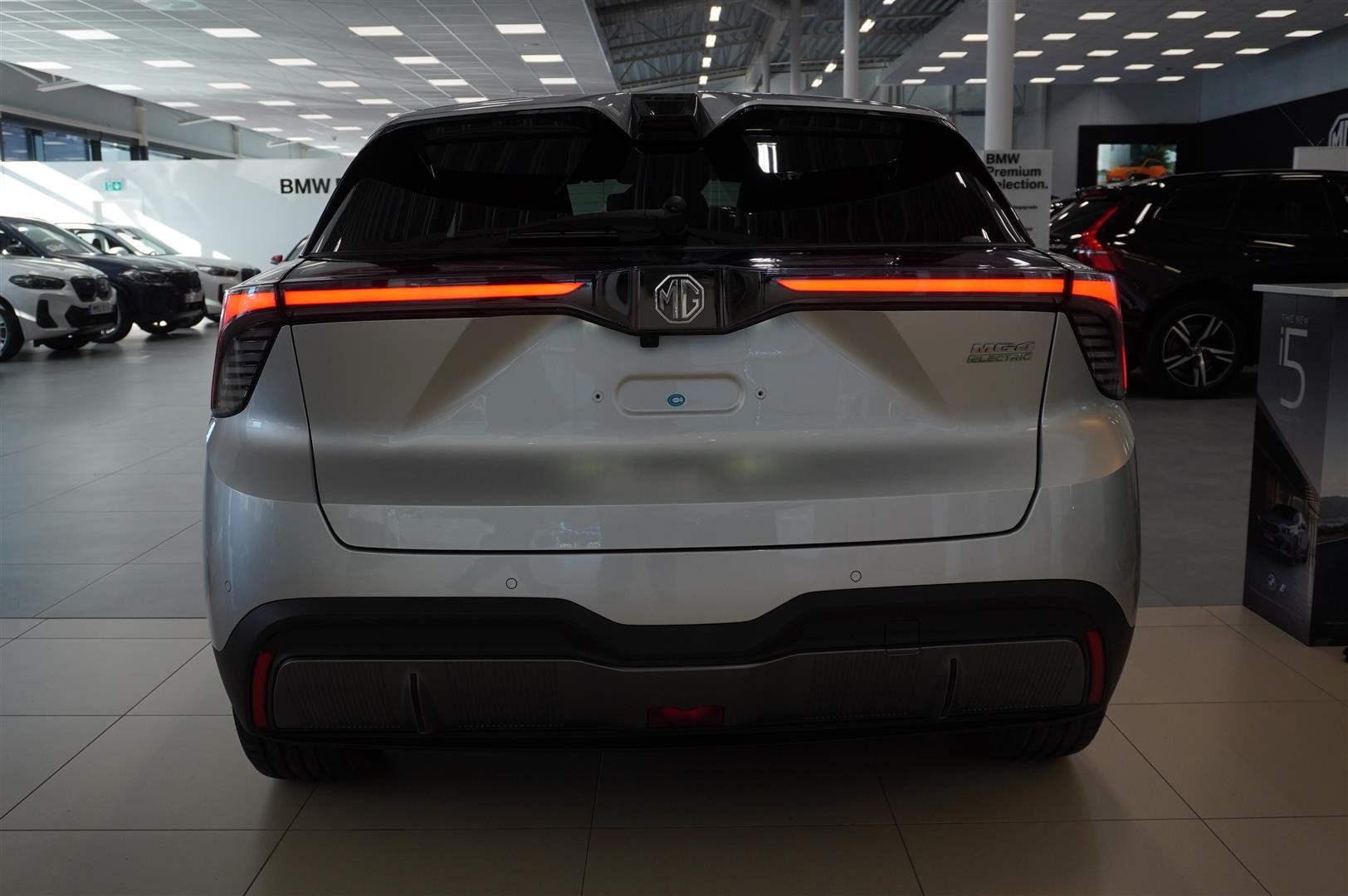 4  Long Range 64 kWh 204hk_5