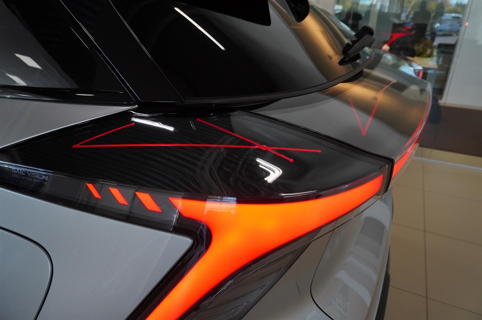 4  Long Range 64 kWh 204hk_6