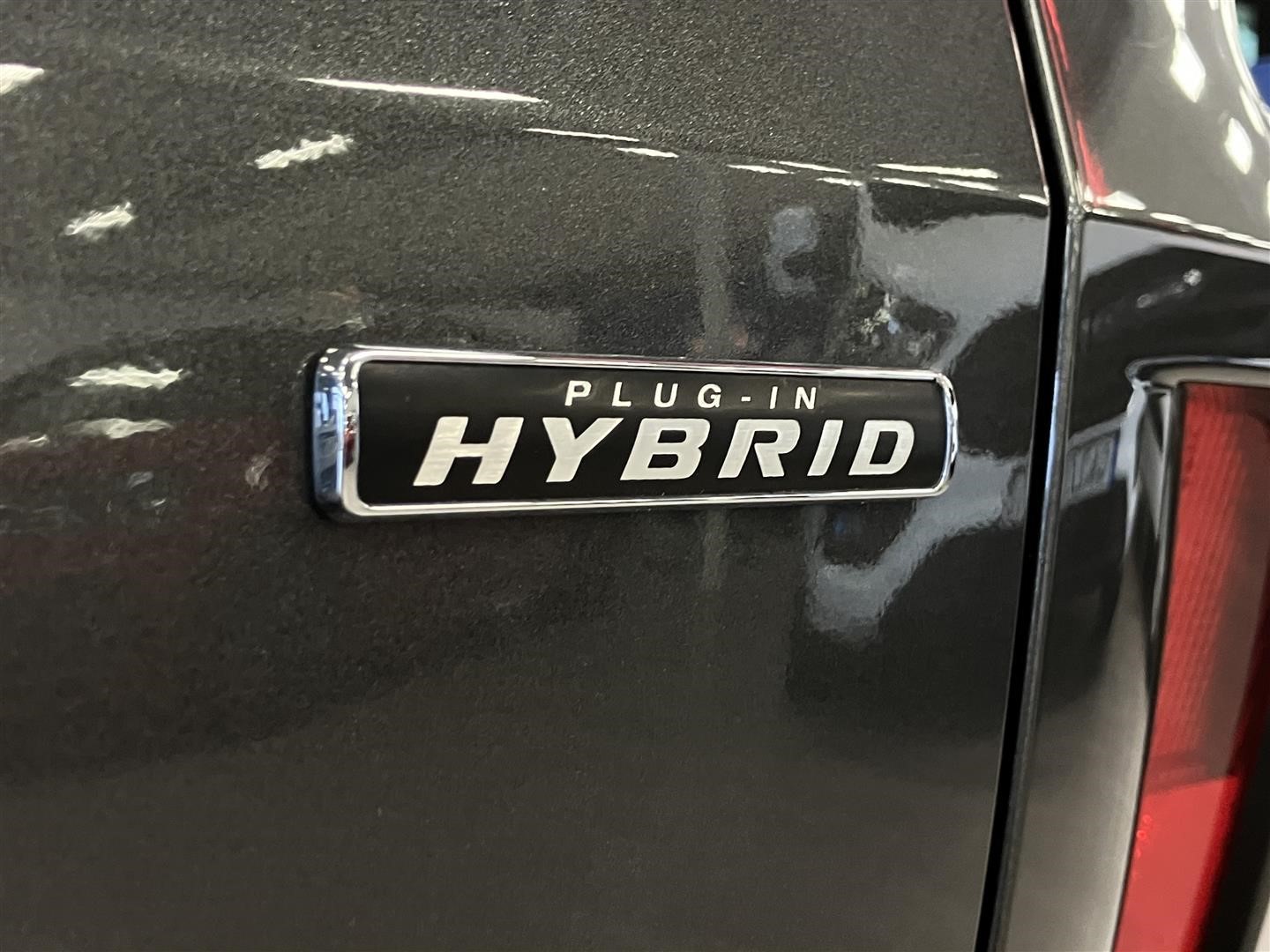 Titanium 2.5 Plug-In Hybrid FWD_13