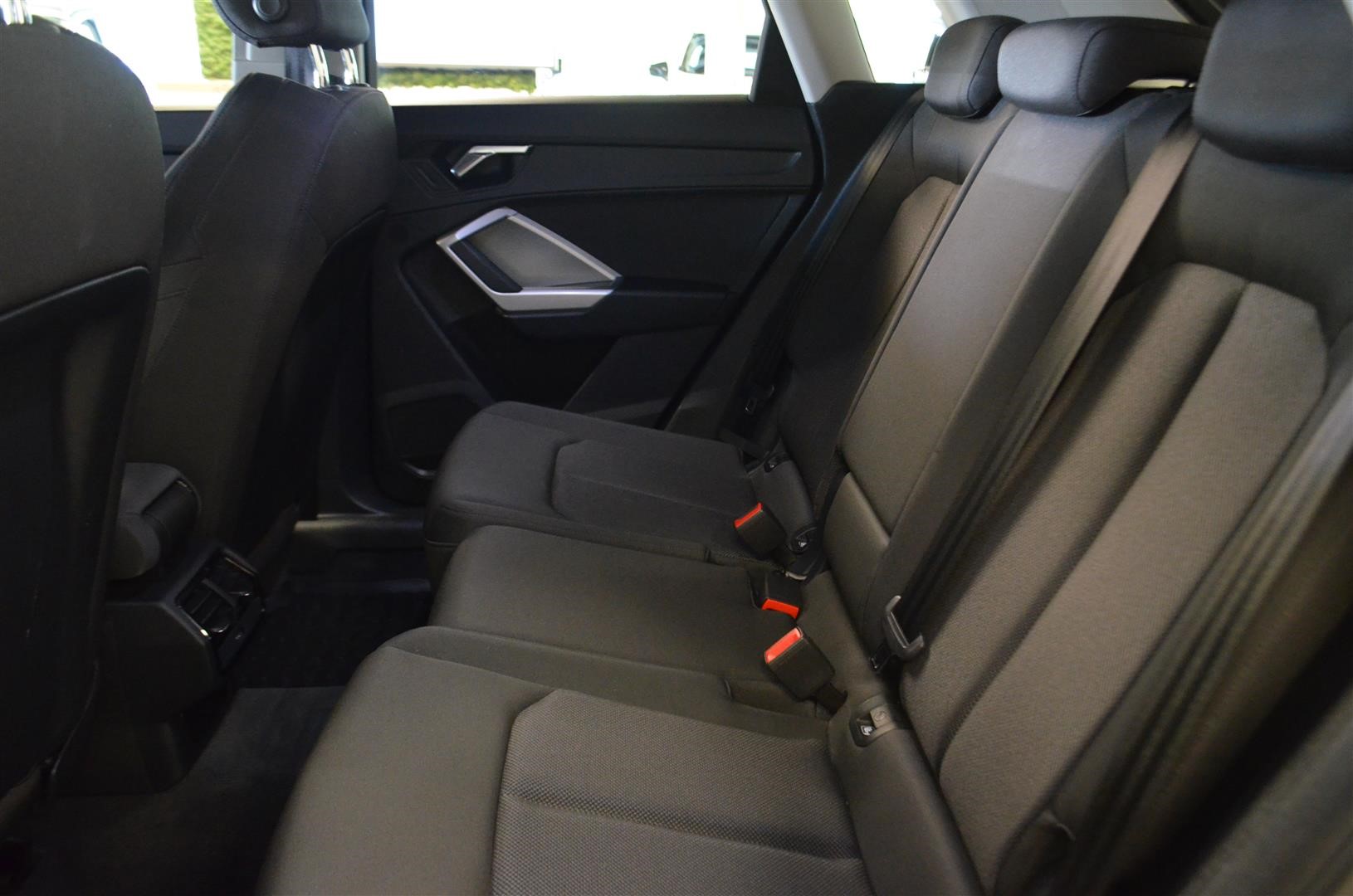 Audi Q3 35 TFSi 150 hk Proline Aut Matrix B-Kamera Välskött_6