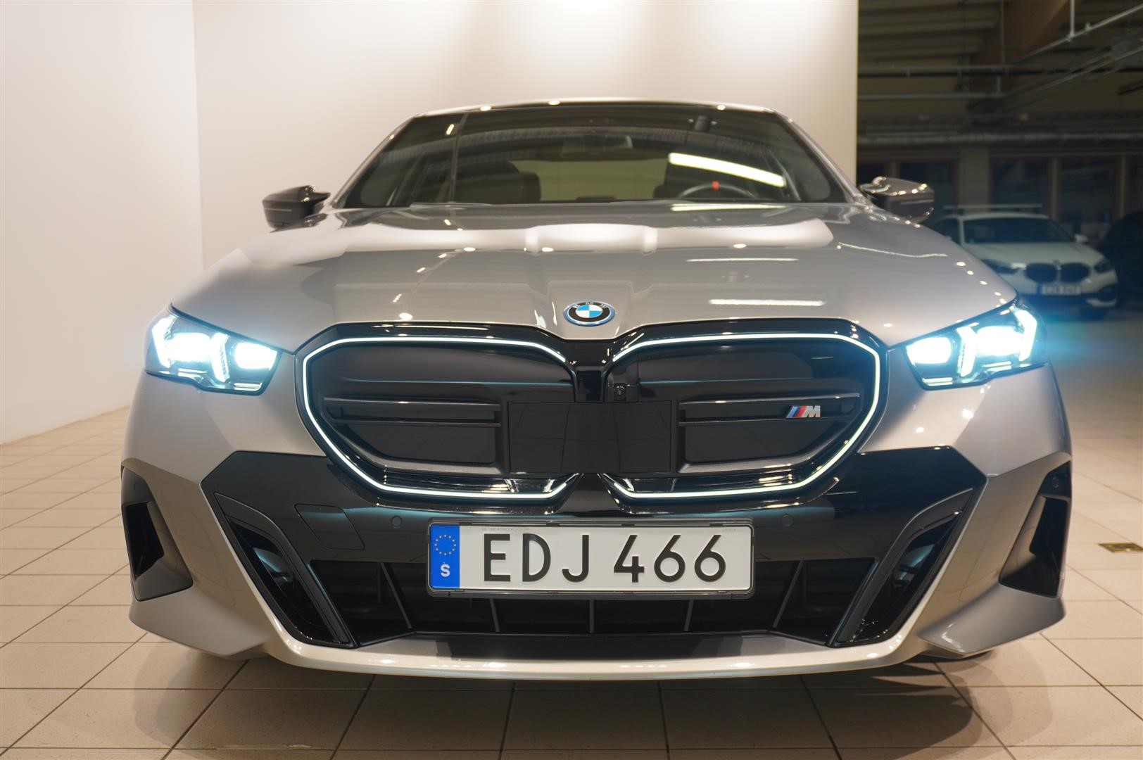 M Sport Pro Innovation DAP Keyless B&W Drag_3