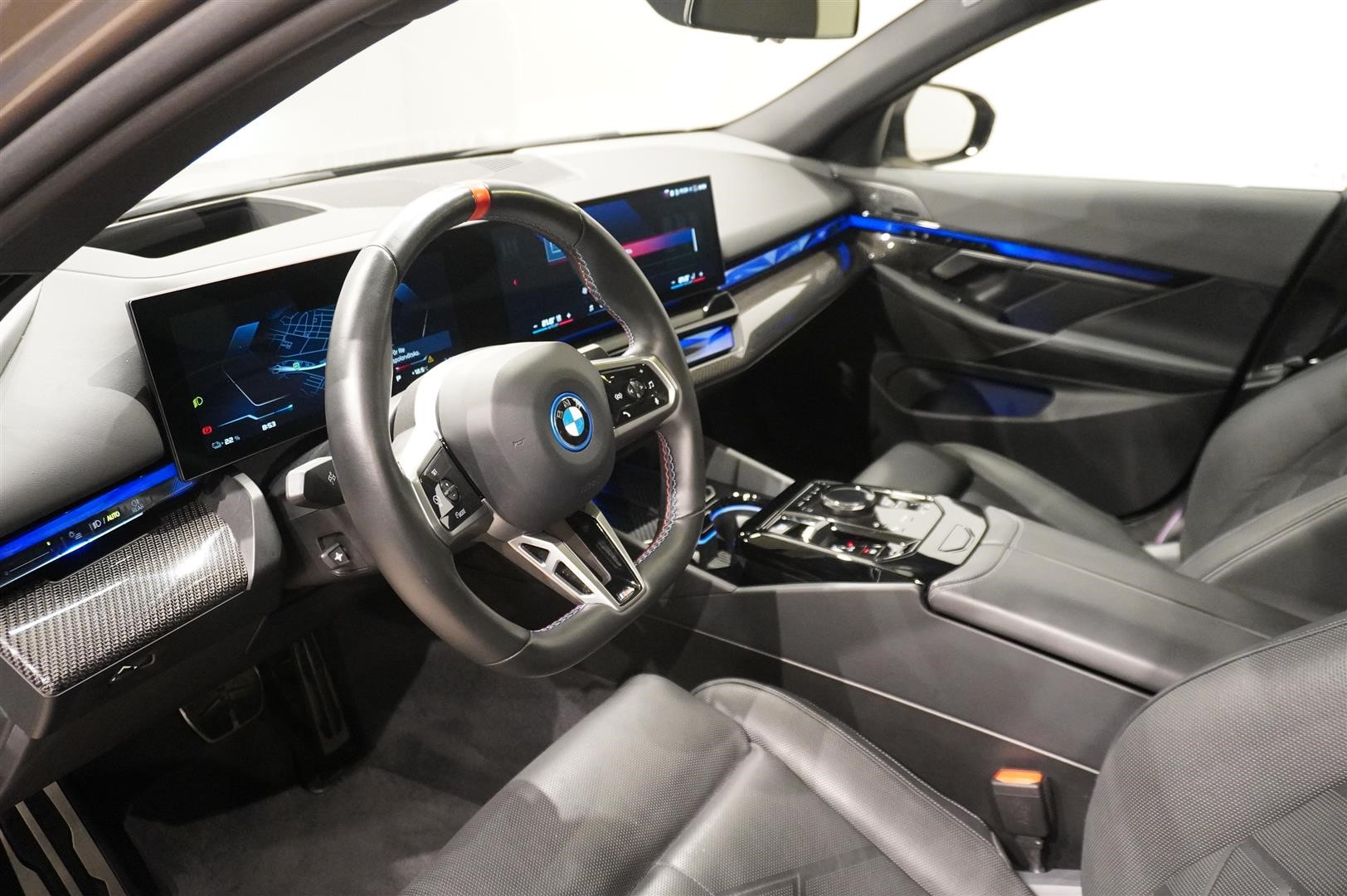 M Sport Pro Innovation DAP Keyless B&W Drag_5
