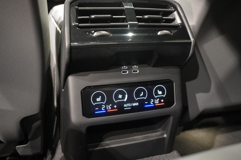 M Sport Pro Innovation DAP Keyless B&W Drag_8