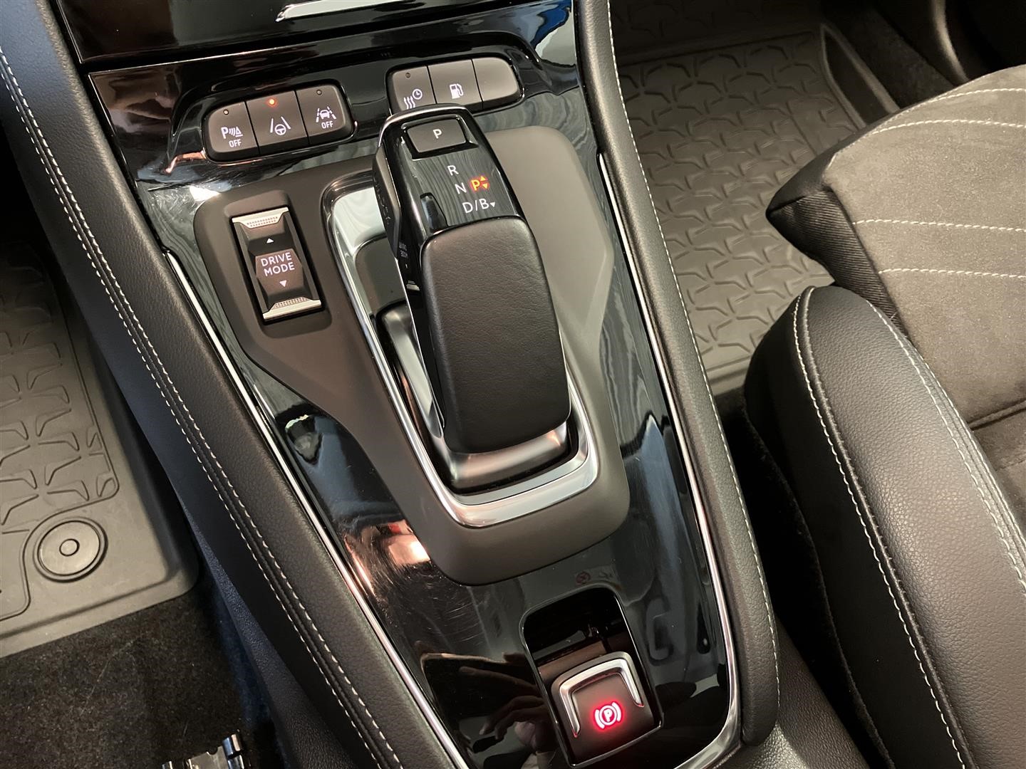 Hybrid4 300hk AWD Ultimate Drag Kamera Nav 2.99%_12