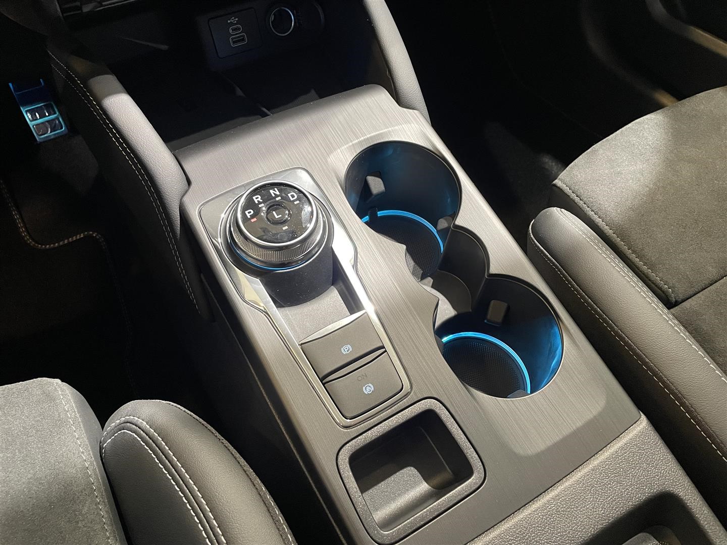Active X 2.5 Plug-In Hybrid FWD 243hk Business Edition_15