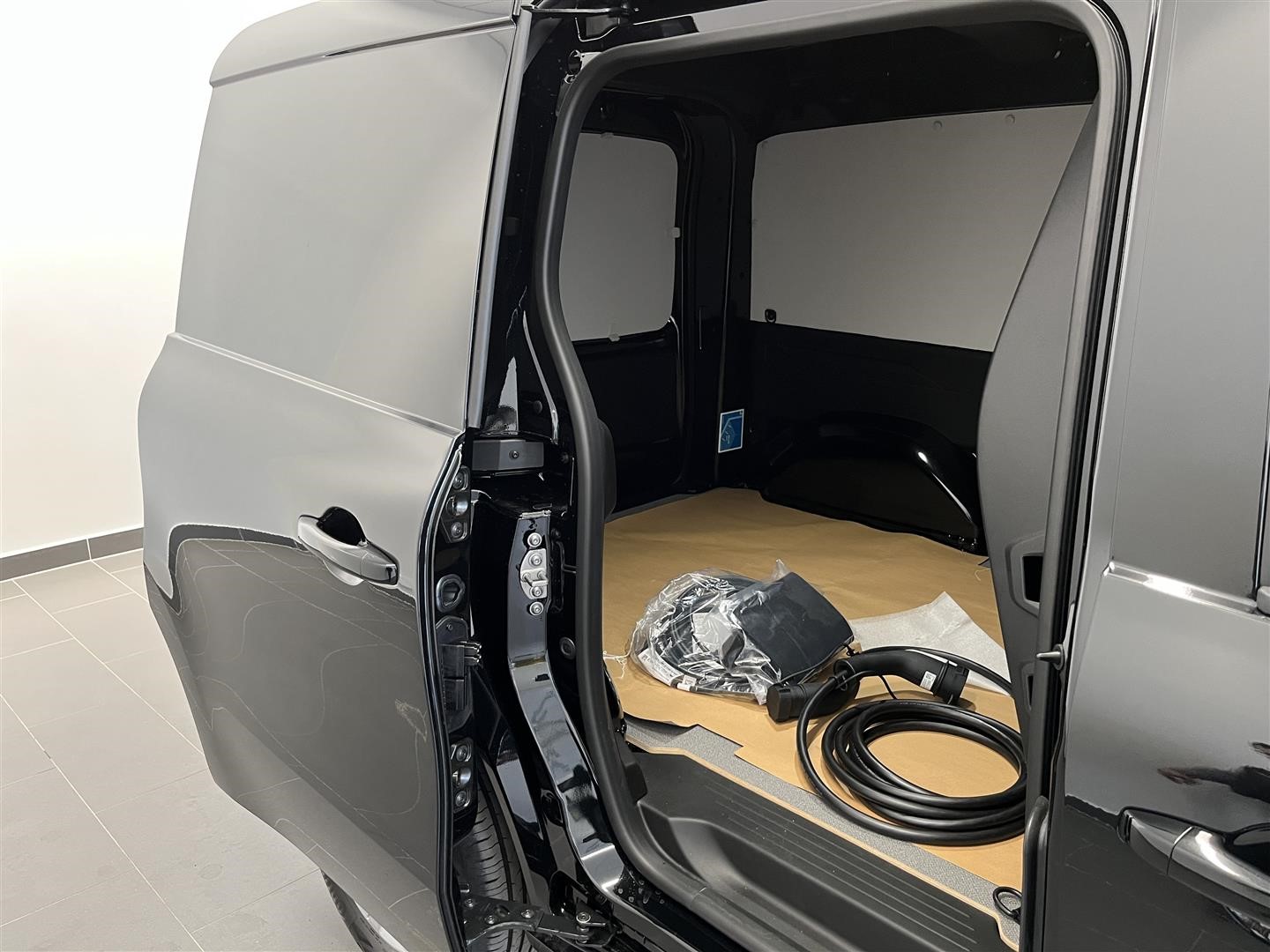 Van EV 45kWh N-Connecta L1 Blind FD + SSD Holmgrens Edition_10