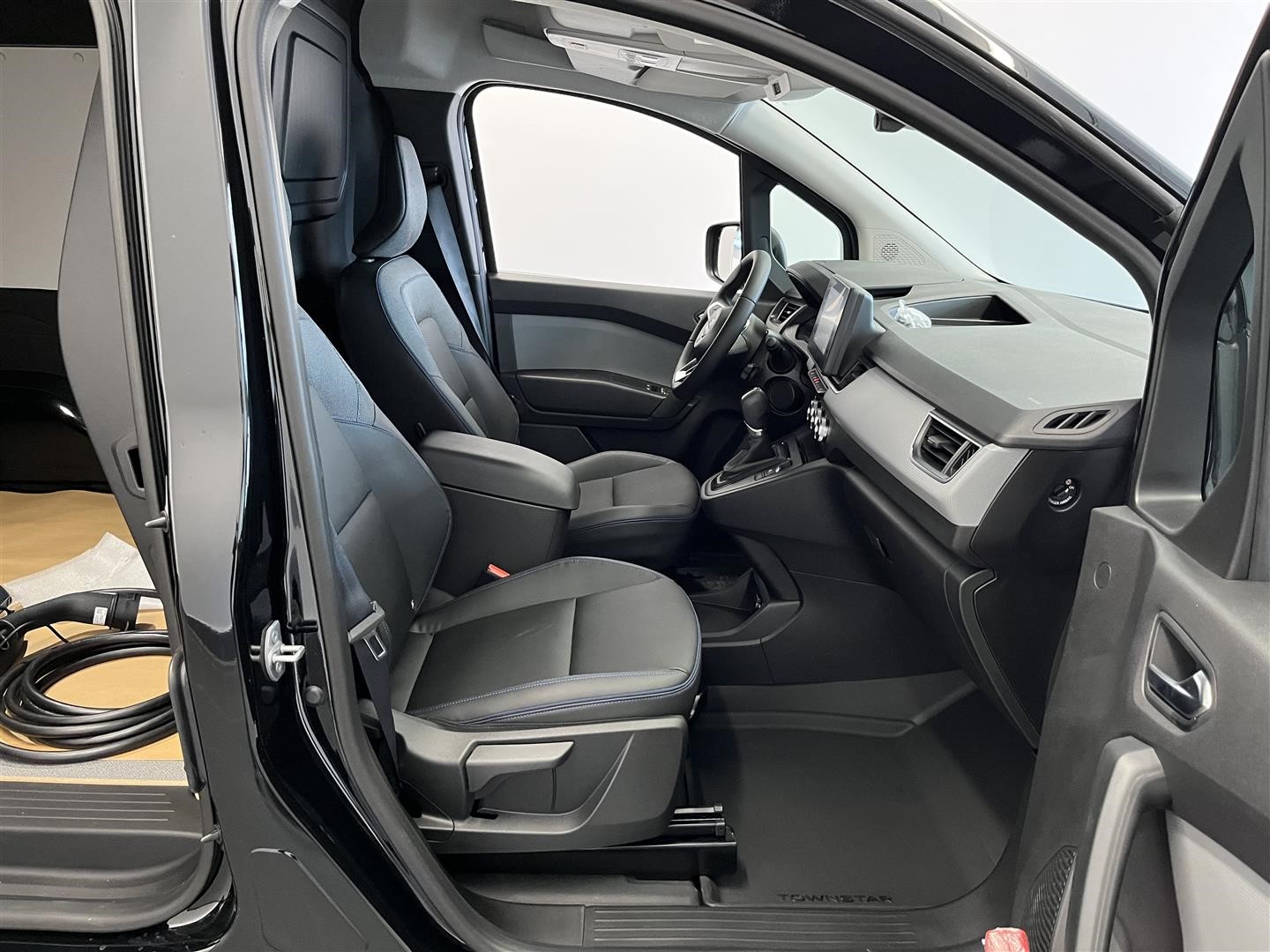 Van EV 45kWh N-Connecta L1 Blind FD + SSD Holmgrens Edition_11
