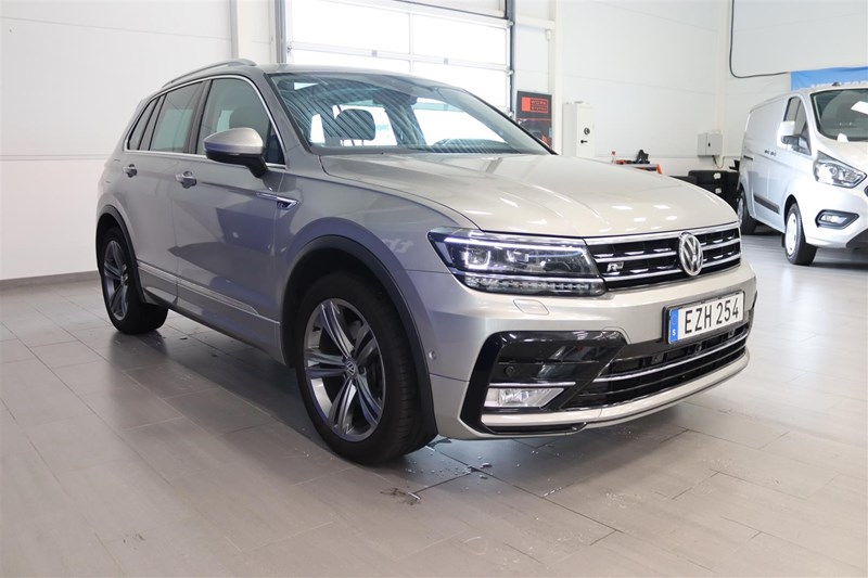 Volkswagen Tiguan R-Line AWD Panorama Eldrag D-Värmare 360 Kamera Elstol Minne_4