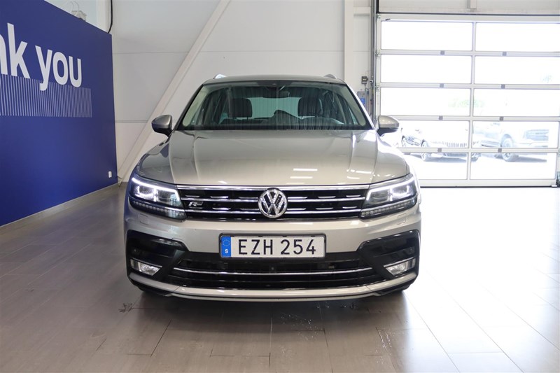 Volkswagen Tiguan R-Line AWD Panorama Eldrag D-Värmare 360 Kamera Elstol Minne_5