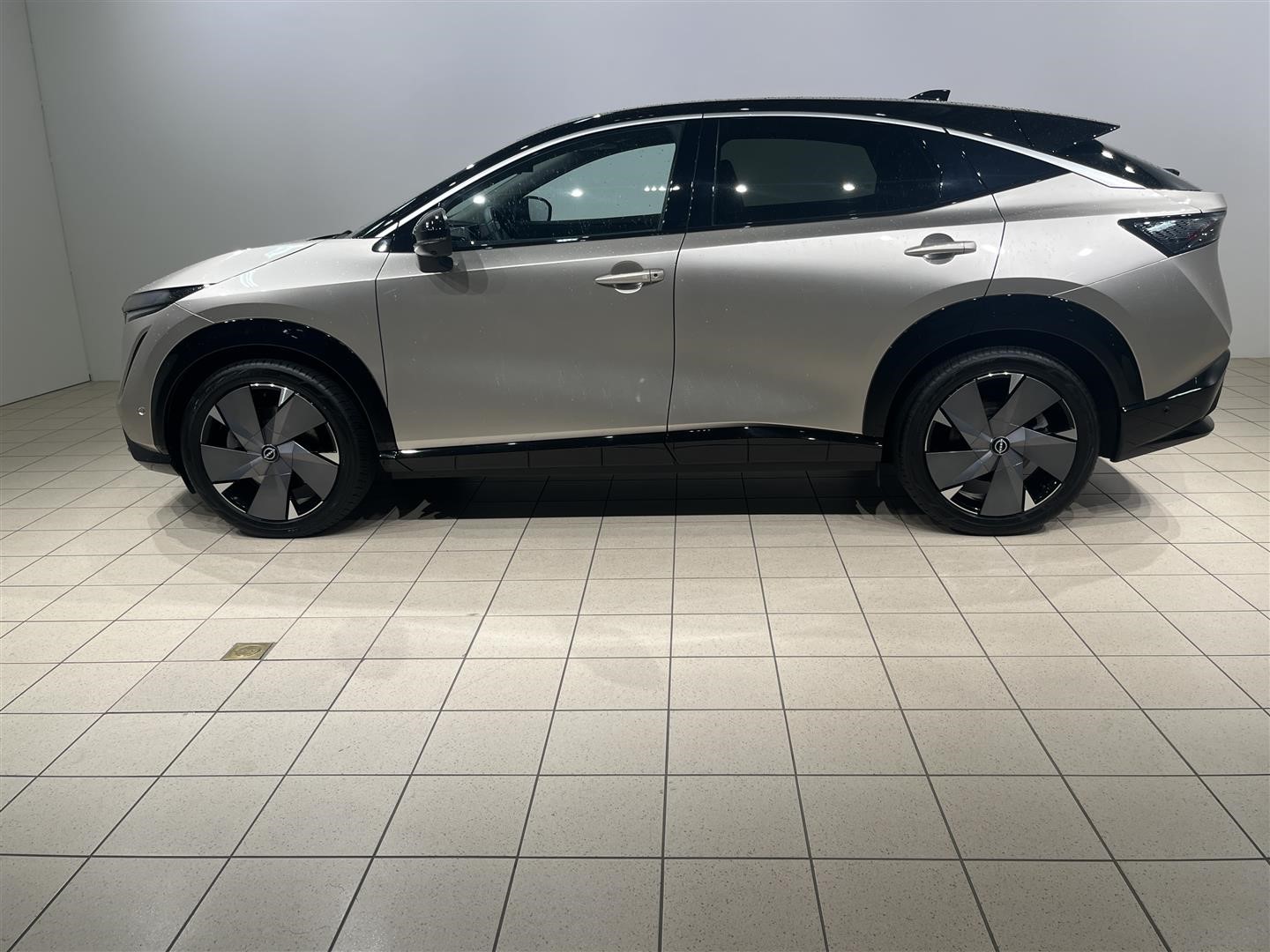 87 kWh Evolve 2WD 20 360° Panorama HUD_1