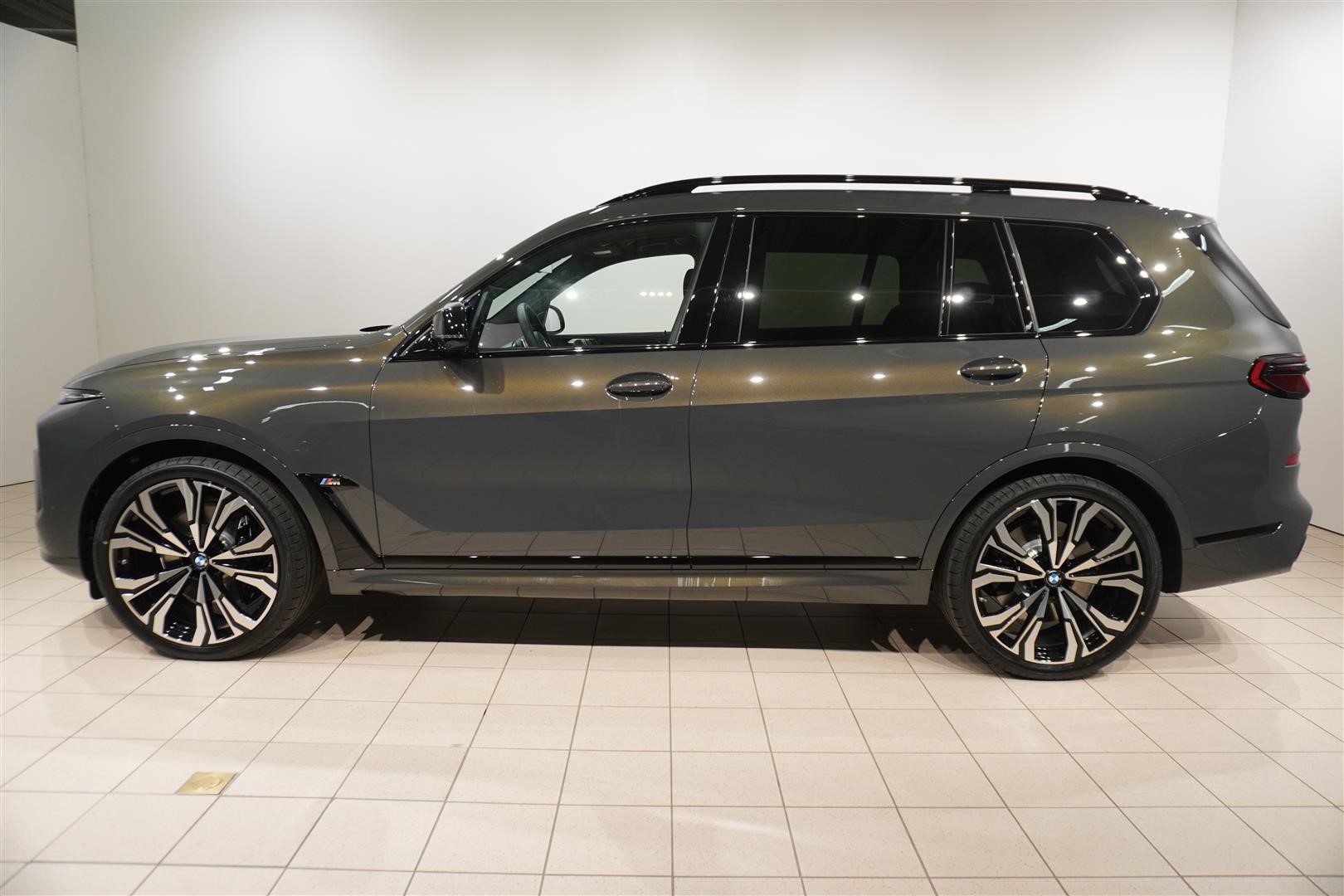 M60i xDrive Exclusive Comfort Bw Drag_1