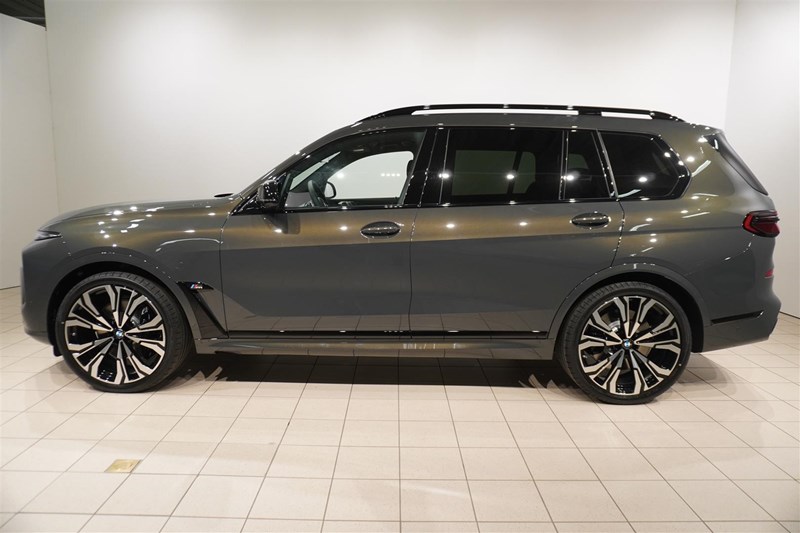 M60i xDrive Exclusive Comfort Bw Drag_1