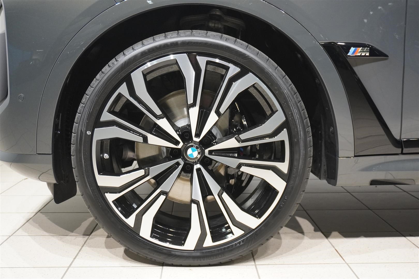 M60i xDrive Exclusive Comfort Bw Drag_3