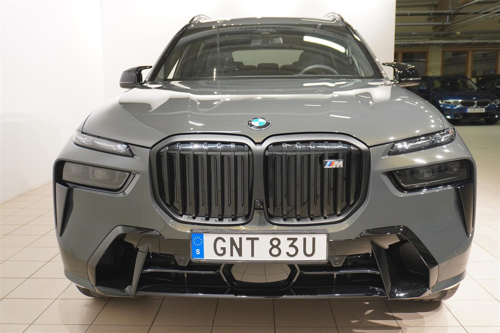 M60i xDrive Exclusive Comfort Bw Drag_4