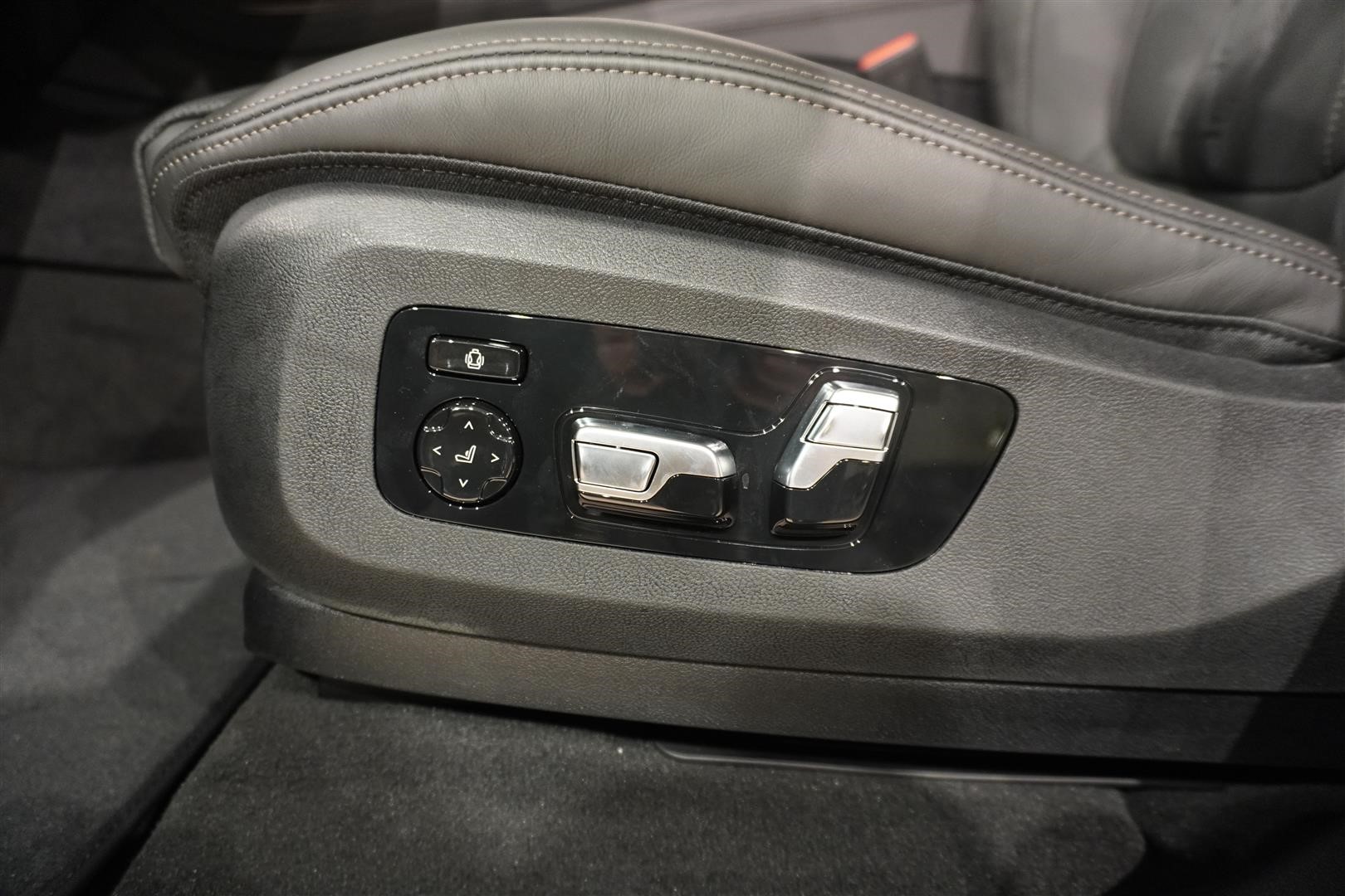 M60i xDrive Exclusive Comfort Bw Drag_11