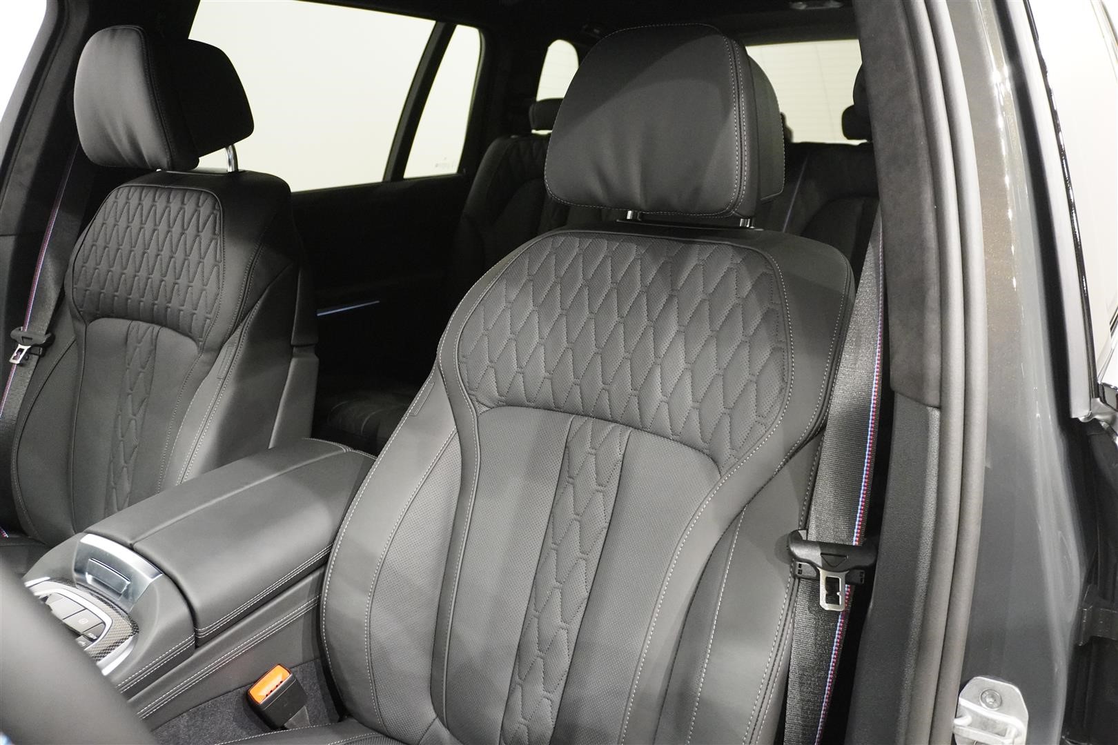 M60i xDrive Exclusive Comfort Bw Drag_12
