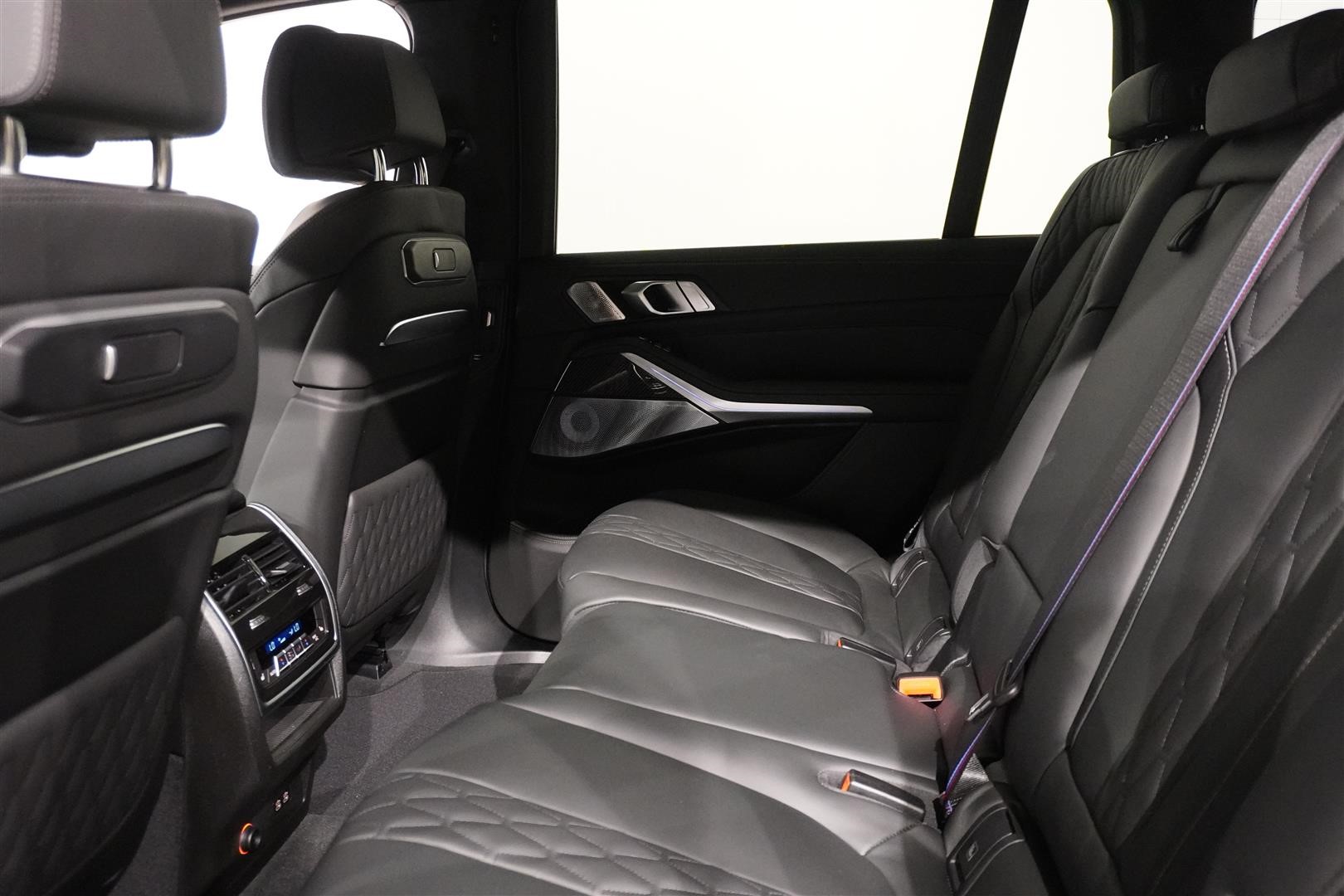 M60i xDrive Exclusive Comfort Bw Drag_13