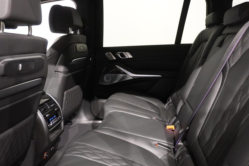 M60i xDrive Exclusive Comfort Bw Drag_13