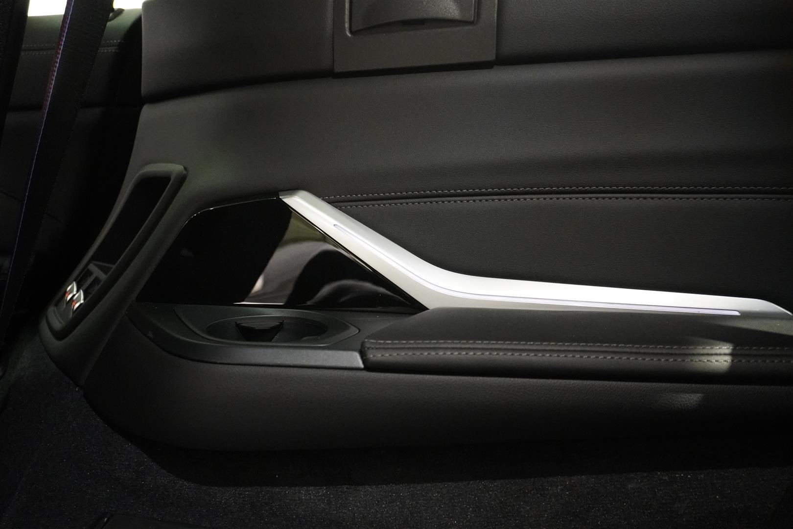 M60i xDrive Exclusive Comfort Bw Drag_18