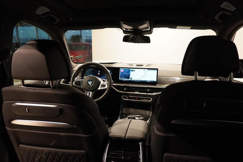 M60i xDrive Exclusive Comfort Bw Drag_19