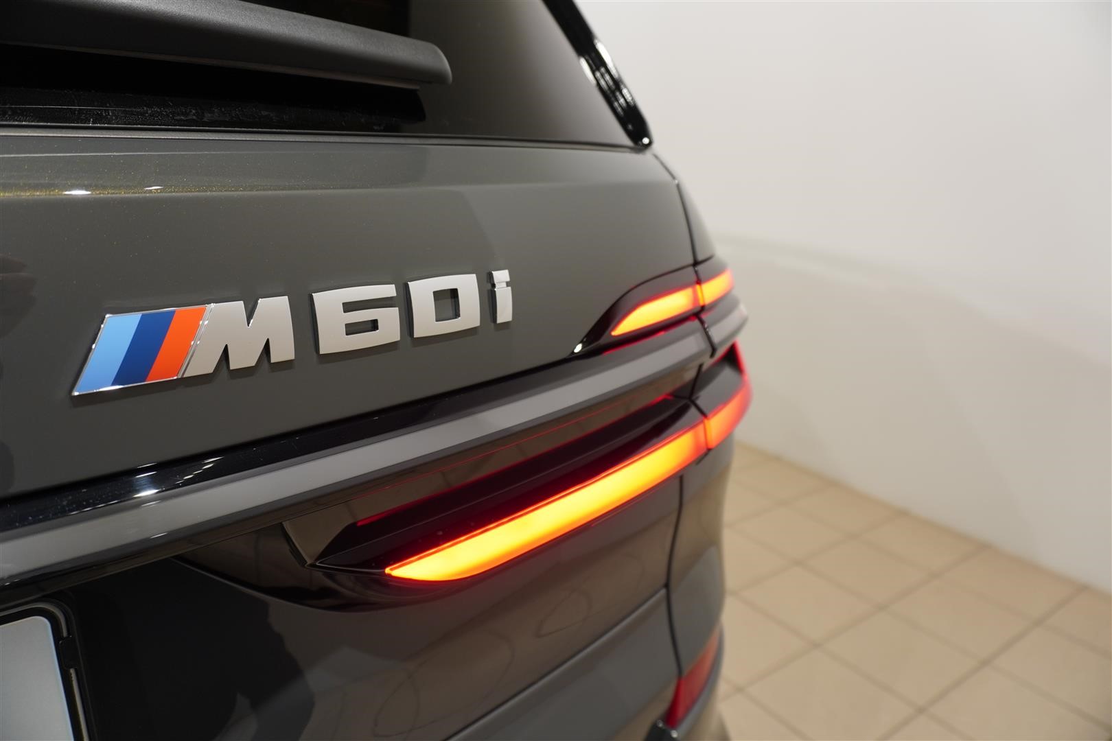 M60i xDrive Exclusive Comfort Bw Drag_25