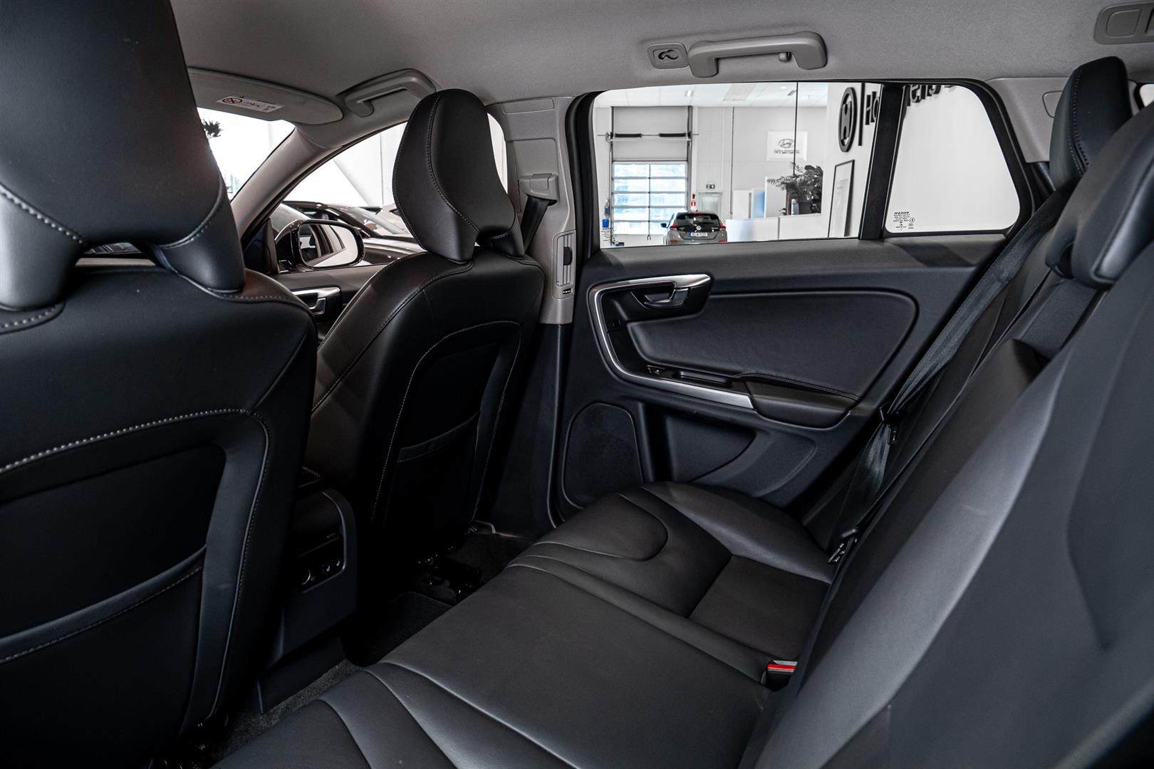 Volvo V60 D4 Cross Country Classic Summum_6