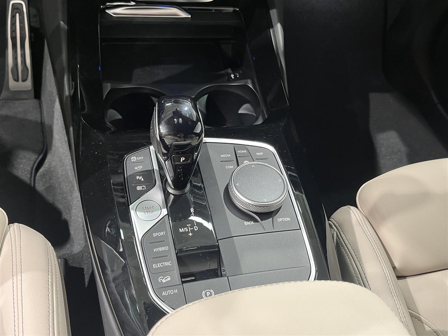 xDrive30e M Sport Innovation DAP El-Stol H K Drag_11