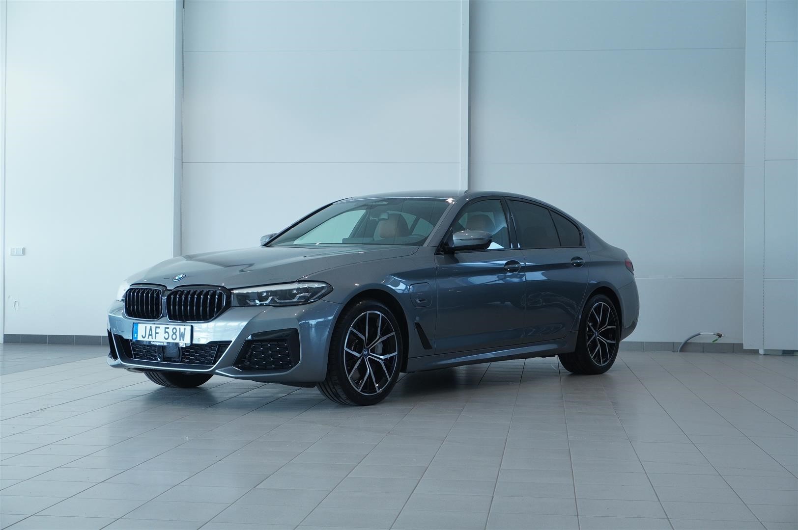 Sedan M-Sport Dragkrok Navigation HiFi Parking Assist