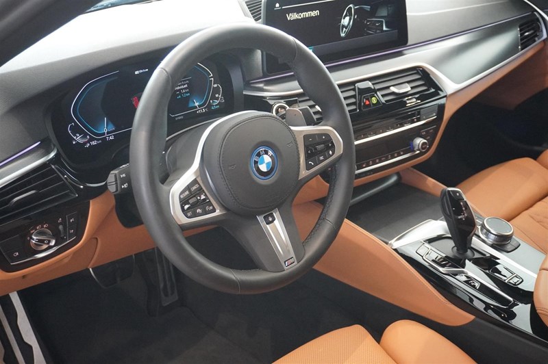 Sedan M-Sport Dragkrok Navigation HiFi Parking Assist_1