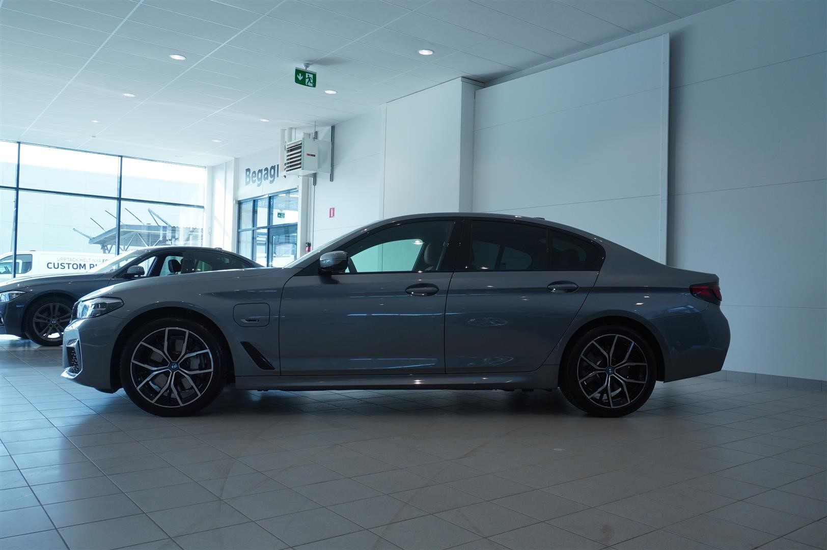 Sedan M-Sport Dragkrok Navigation HiFi Parking Assist_2