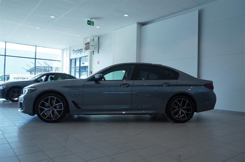 Sedan M-Sport Dragkrok Navigation HiFi Parking Assist_2