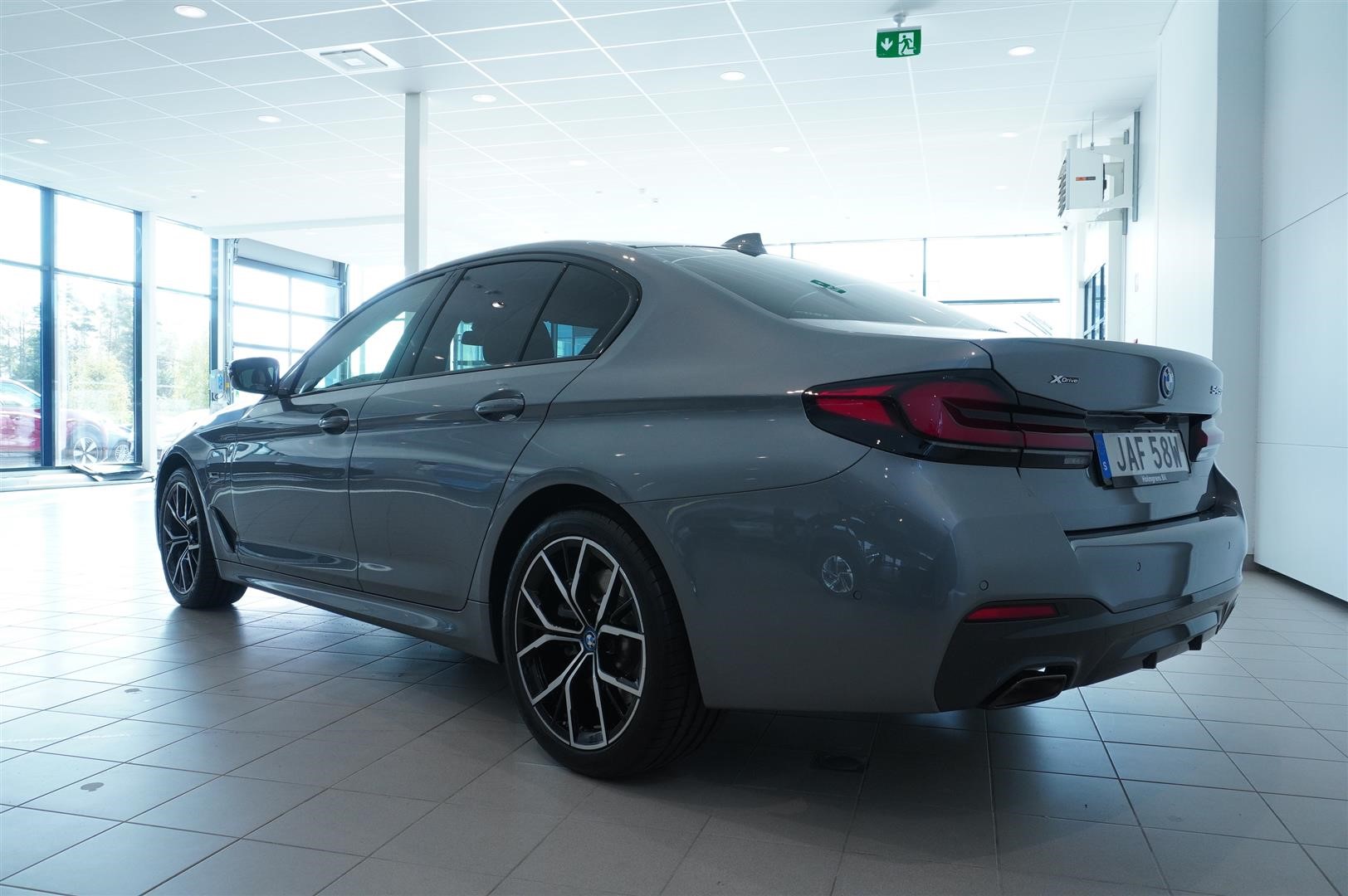 Sedan M-Sport Dragkrok Navigation HiFi Parking Assist_3