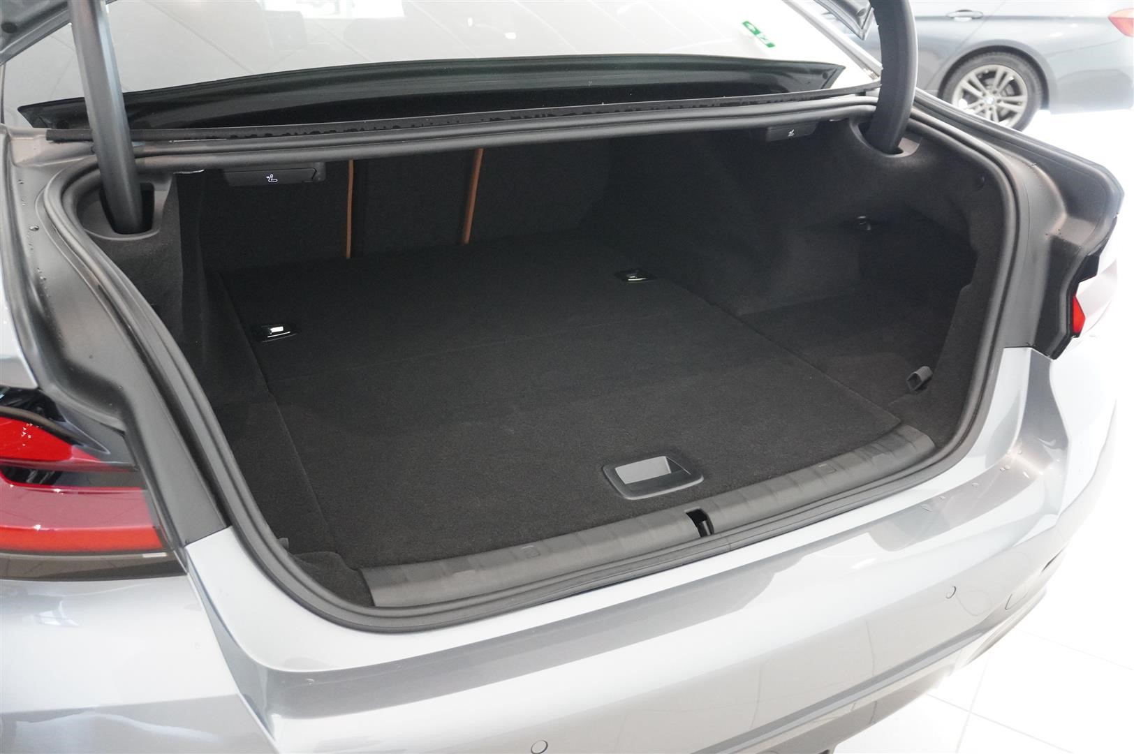 Sedan M-Sport Dragkrok Navigation HiFi Parking Assist_4