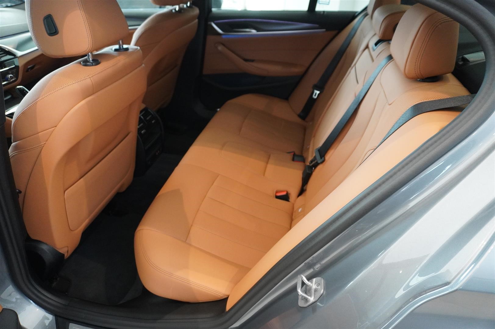 Sedan M-Sport Dragkrok Navigation HiFi Parking Assist_5