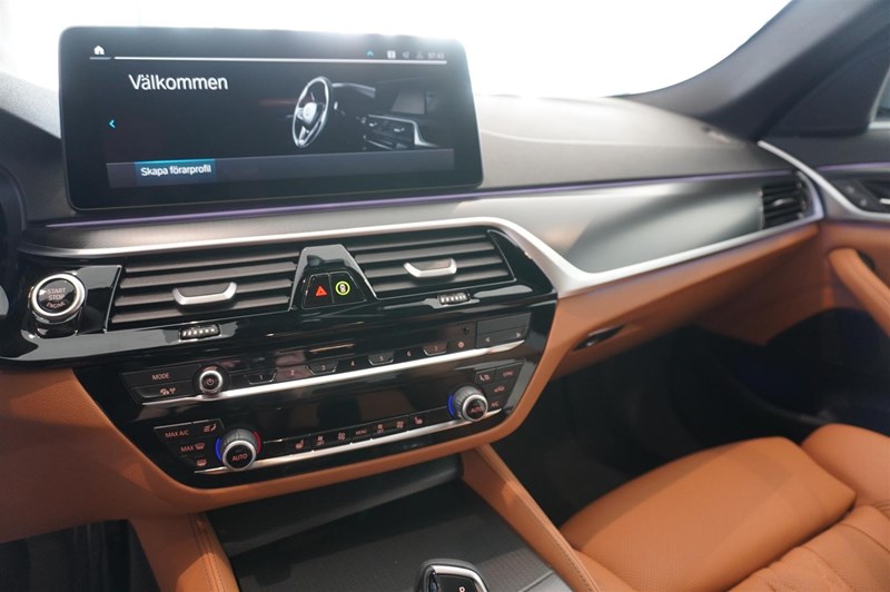 Sedan M-Sport Dragkrok Navigation HiFi Parking Assist_6