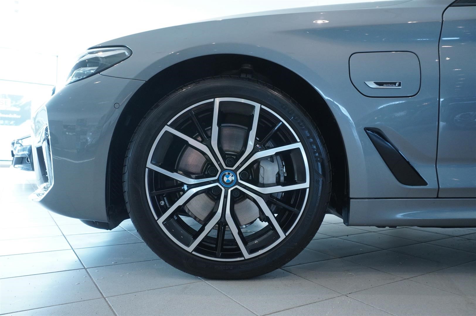 Sedan M-Sport Dragkrok Navigation HiFi Parking Assist_9